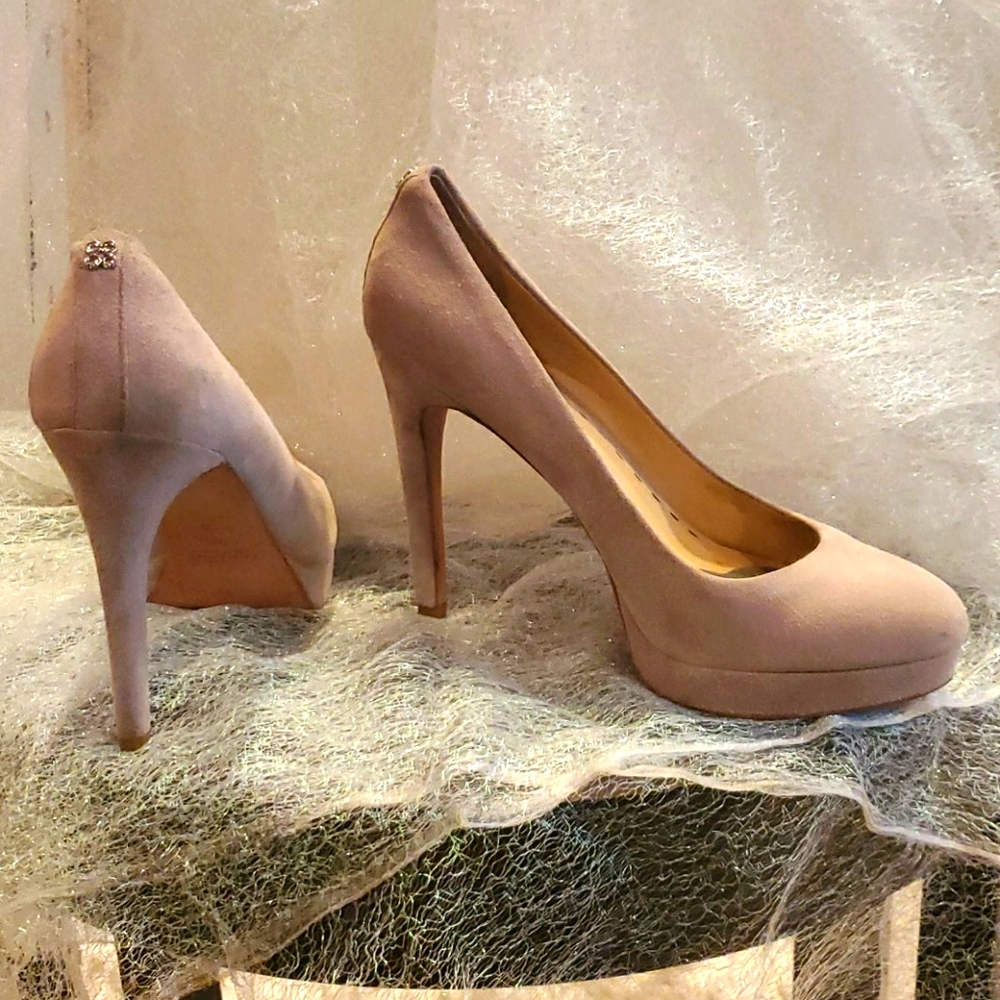 Beige suede heels, flawless wear